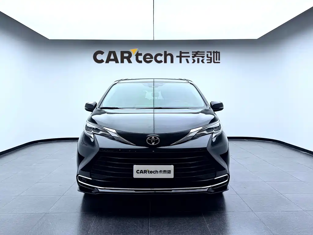 Toyota Sienna — миниатюра 2
