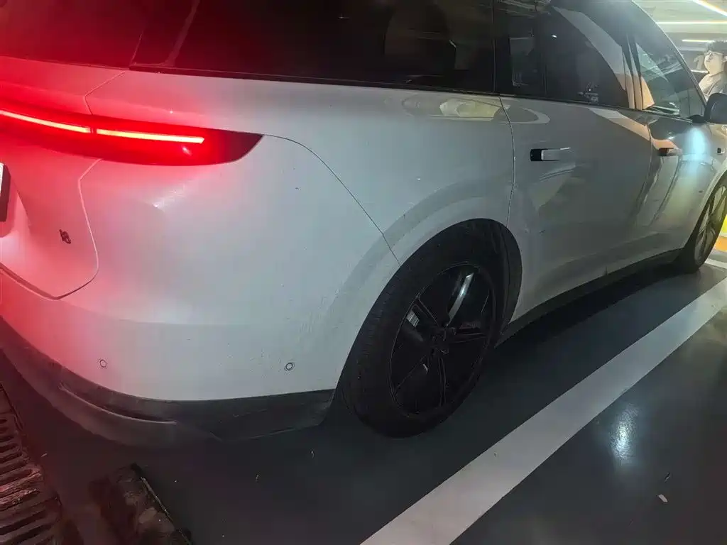 Li Auto i8 2025 Standard