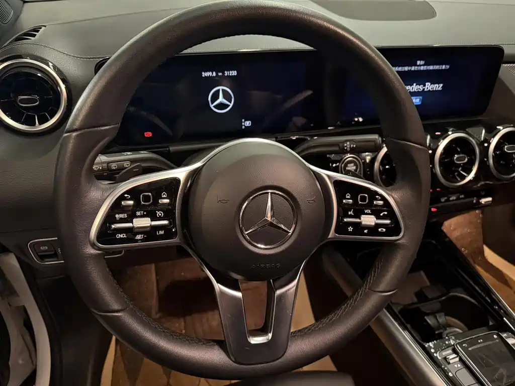 Mercedes-Benz GLA — миниатюра 9