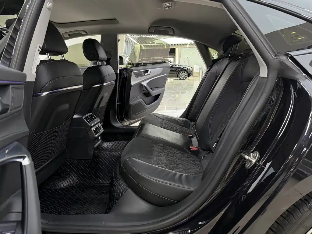 Audi A7L — миниатюра 12