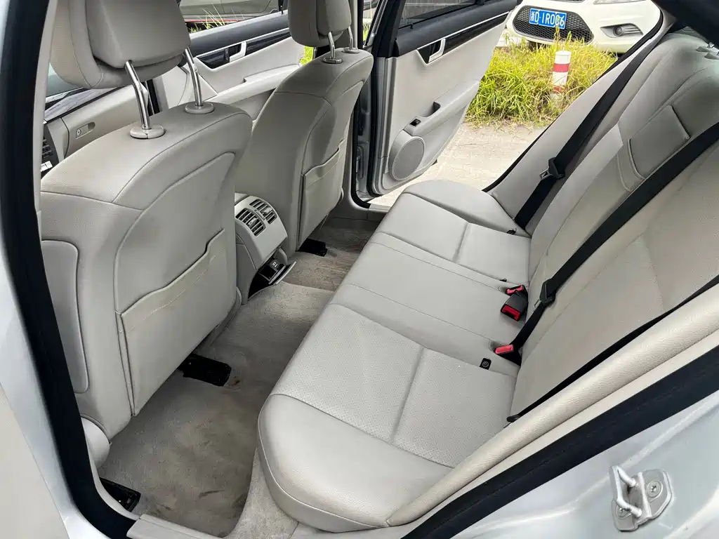 Mercedes-Benz C-Class — миниатюра 7