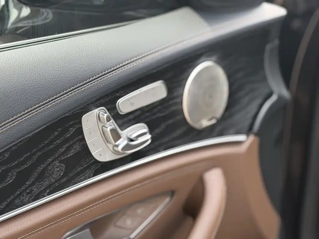 Mercedes-Benz E-Class — миниатюра 9