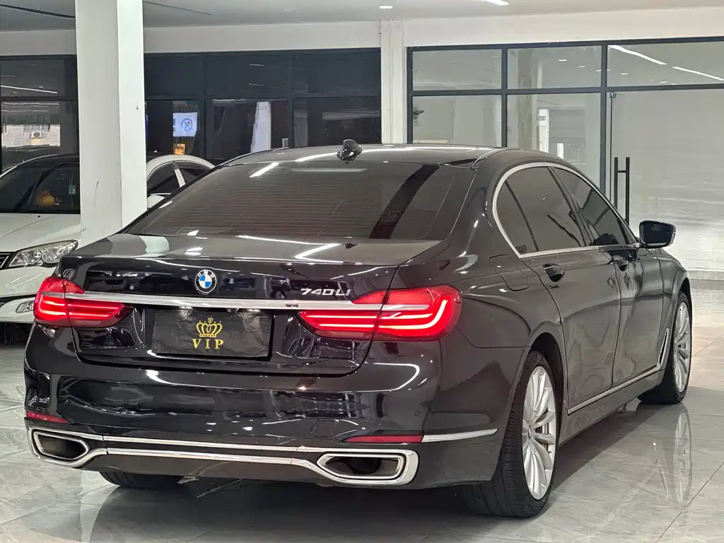 BMW 7 SERIES