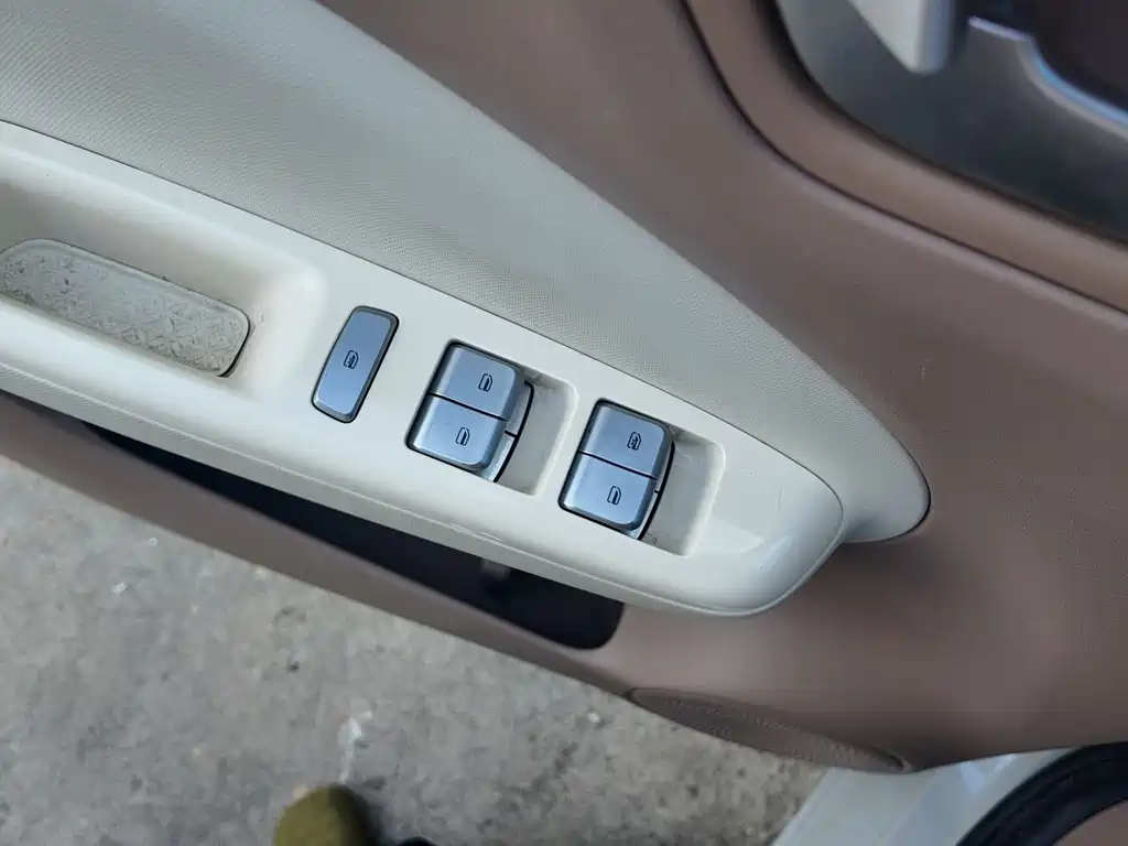 Wuling MINIEV — миниатюра 4