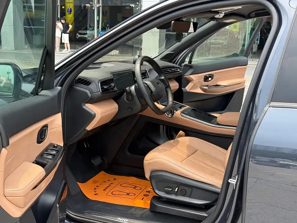 NIO ES8 2020 580KM мест