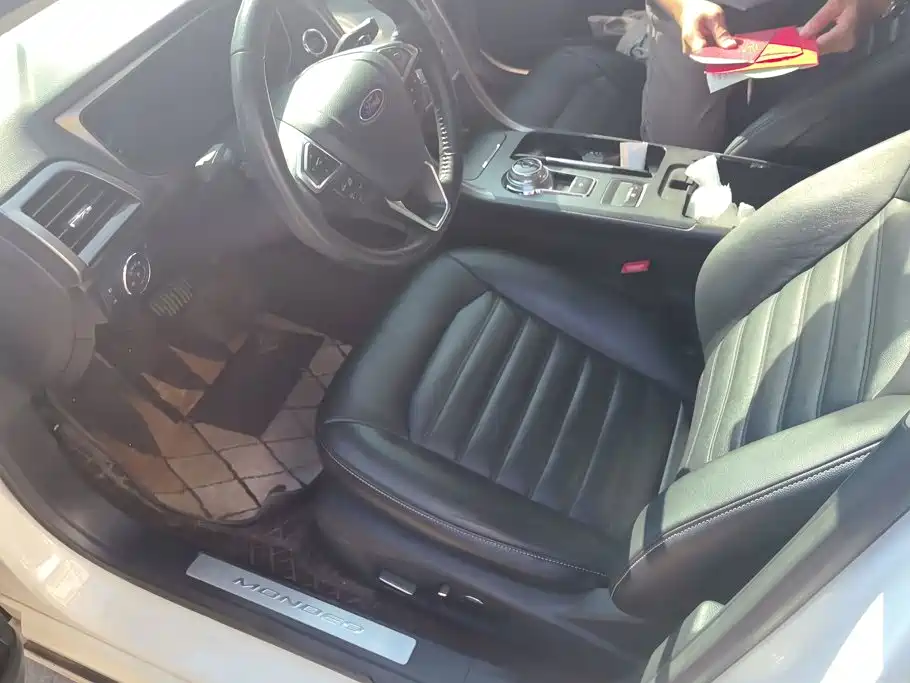 Ford Mondeo — миниатюра 9