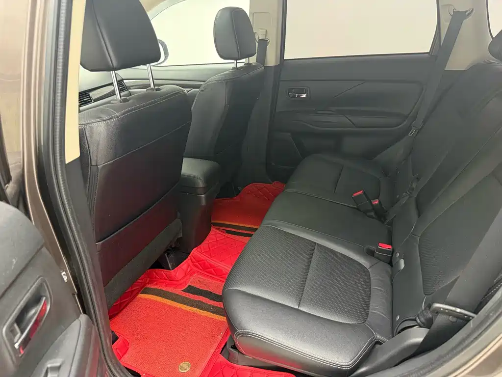 Mitsubishi Outlander (Import) — миниатюра 9