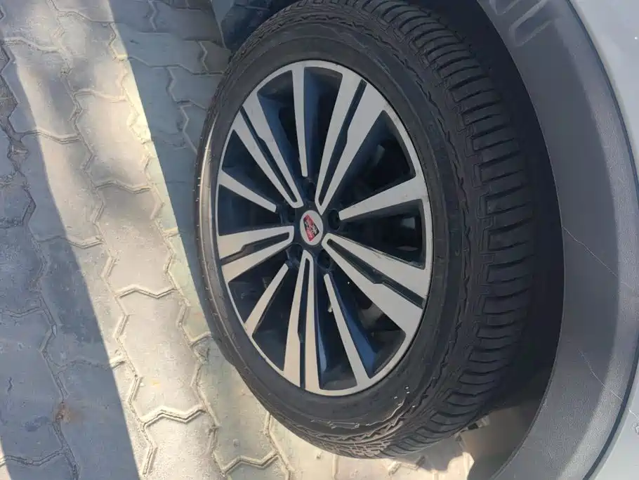 Roewe RX5 — миниатюра 6