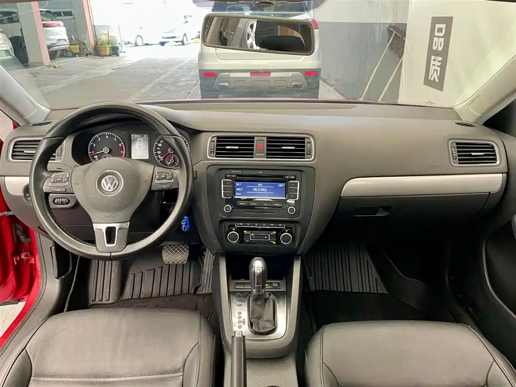 Volkswagen Sagitar 2012 1.4TSI AT Luxury