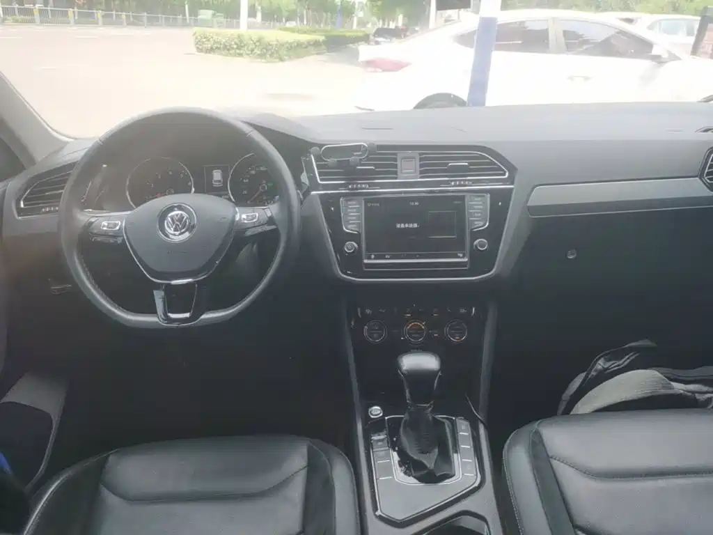 Volkswagen Tiguan L L 2017 330TSI AT Luxury