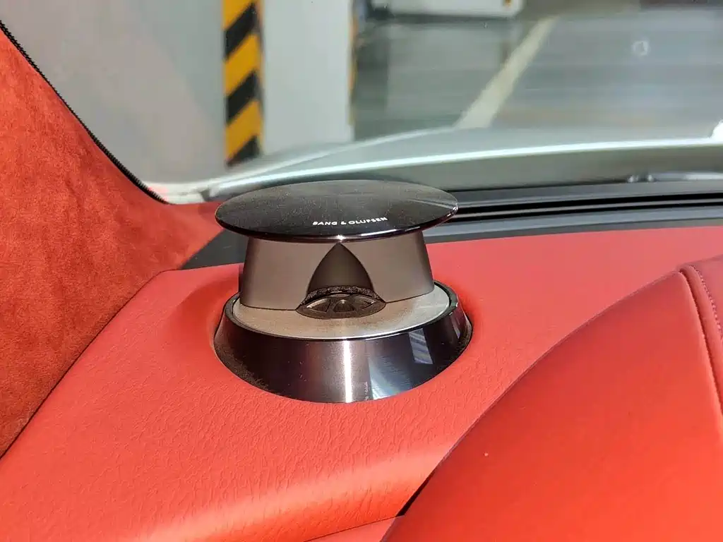 Aston Martin V8 Vantage — миниатюра 6
