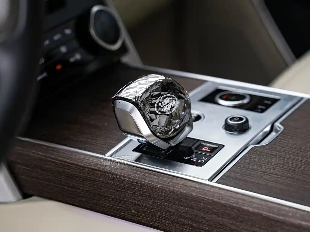 Land Rover Range Rover 2023 3.0 L6 400PS мест Long Wheelbase