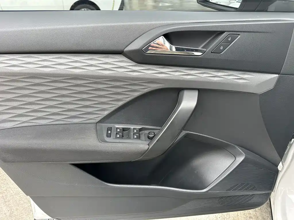 Volkswagen Tharu — миниатюра 15