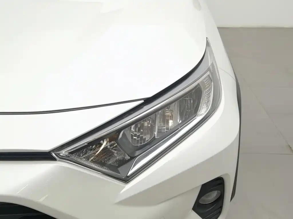Toyota RAV4 — миниатюра 7