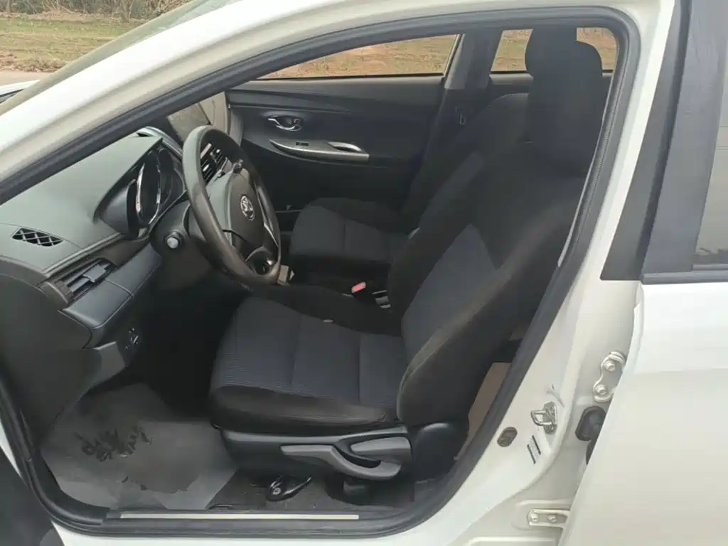 Toyota Yaris L — миниатюра 15