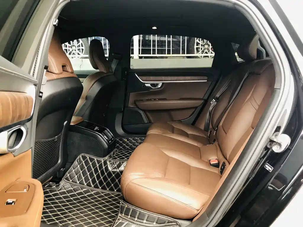 Volvo S90 — миниатюра 11