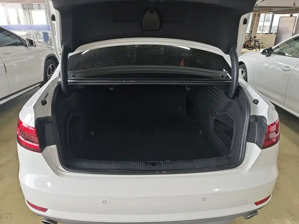 Audi A4L — миниатюра 19