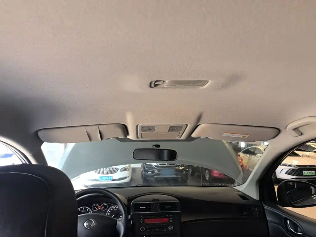 Nissan Tiida — миниатюра 18