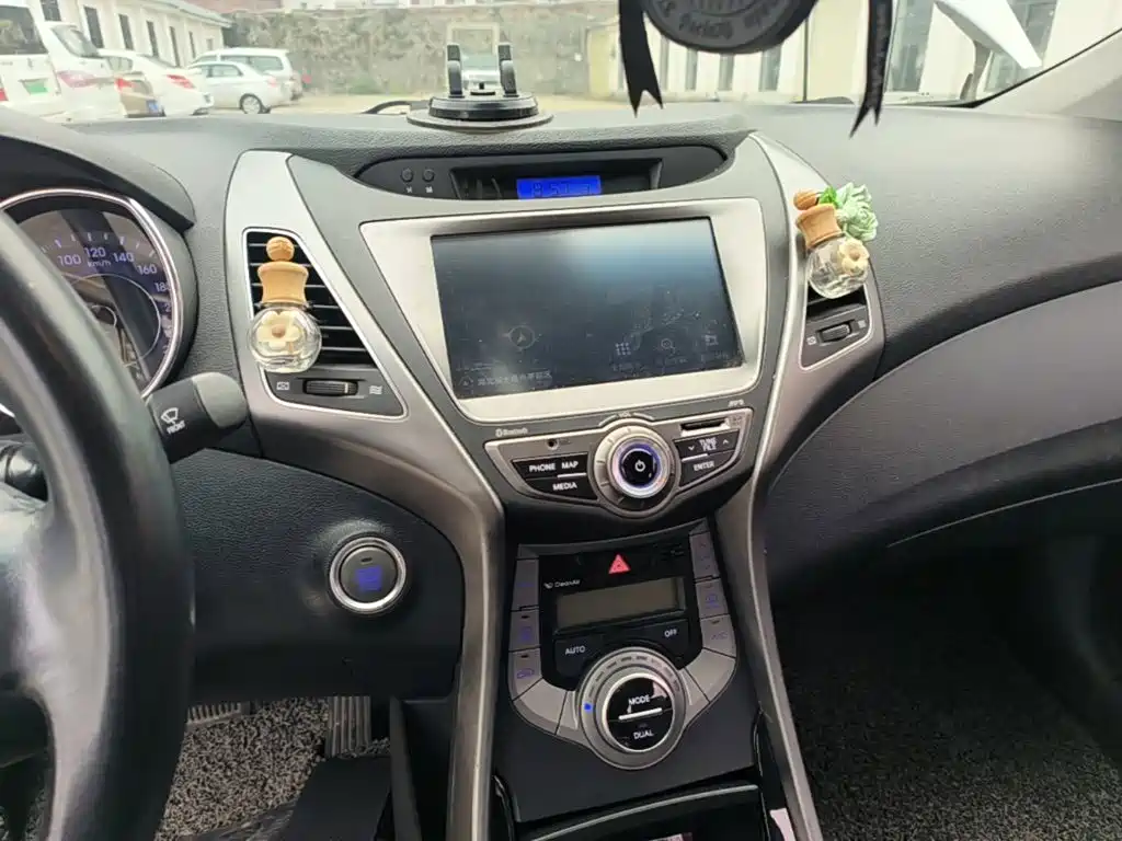 Hyundai Elantra Langdong — миниатюра 13