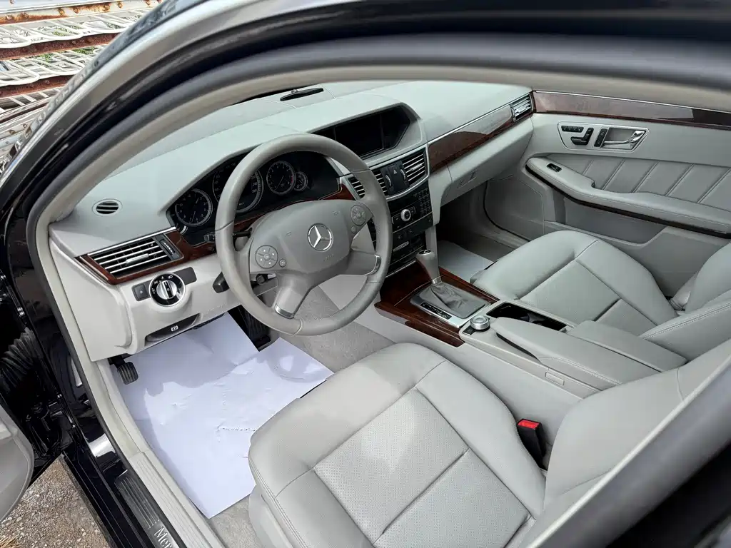 Mercedes-Benz E-Class — миниатюра 8