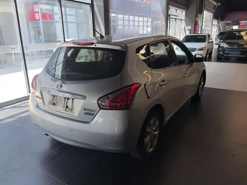 Nissan Tiida — миниатюра 7