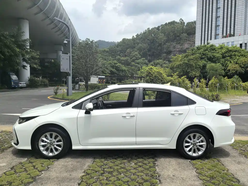 Toyota Corolla — миниатюра 8