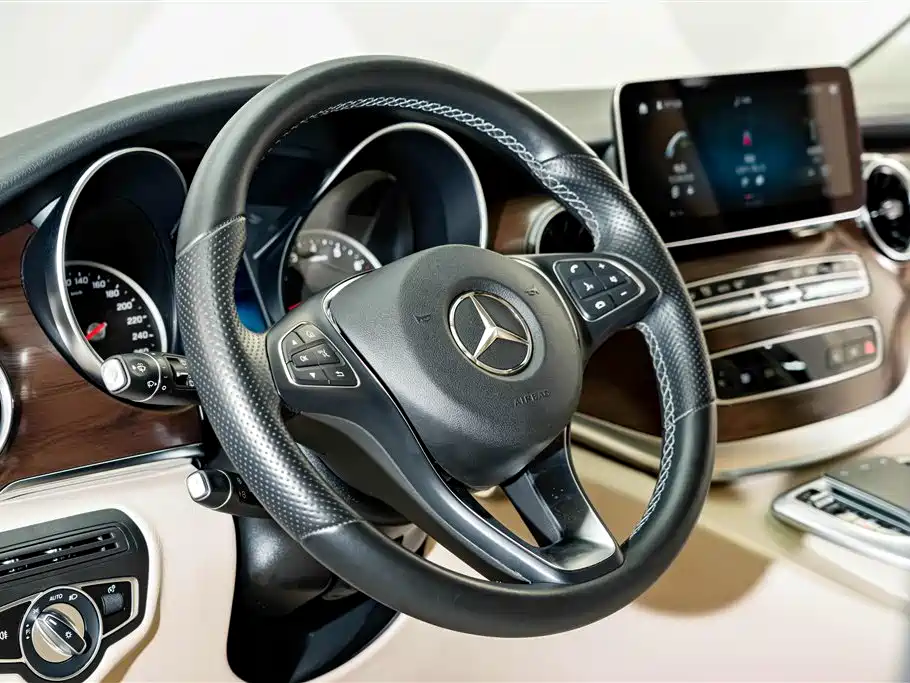 Mercedes-Benz V-Class — миниатюра 11