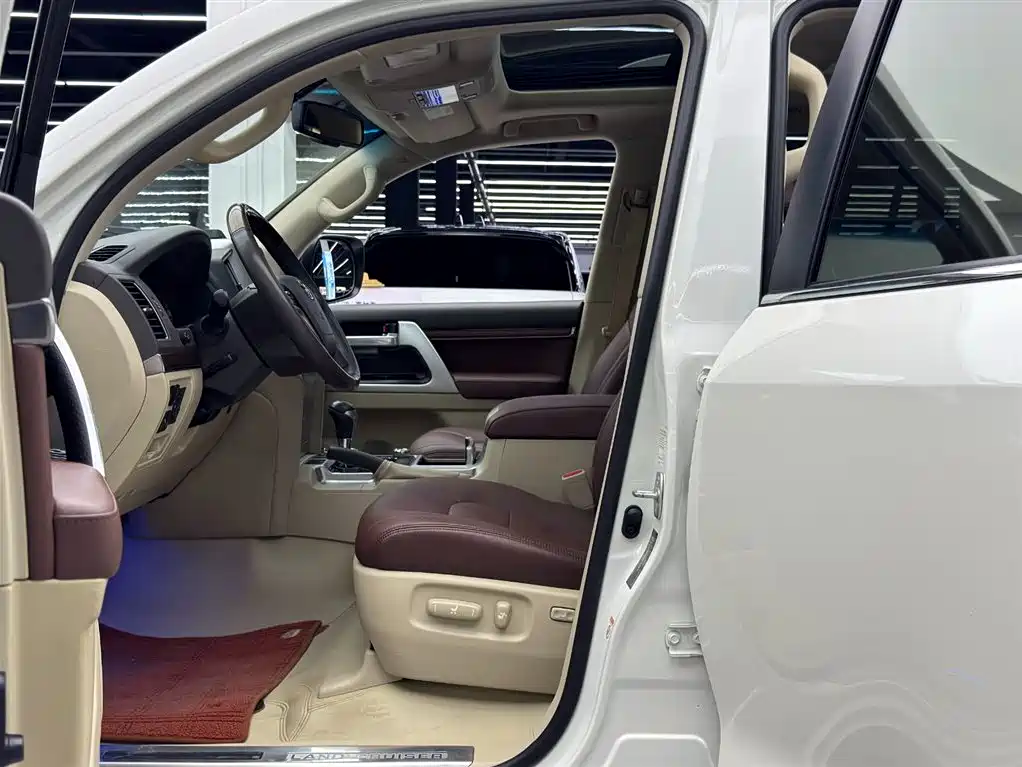 Toyota Land Cruiser 2018 5.7L