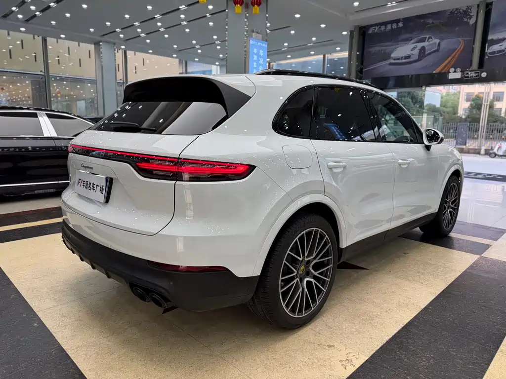 Porsche Cayenne — миниатюра 29