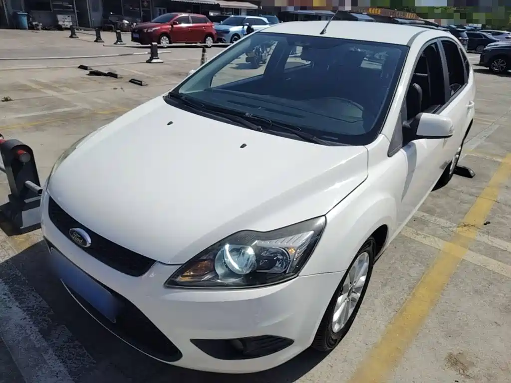 Ford Focus 2013 1.8L AT