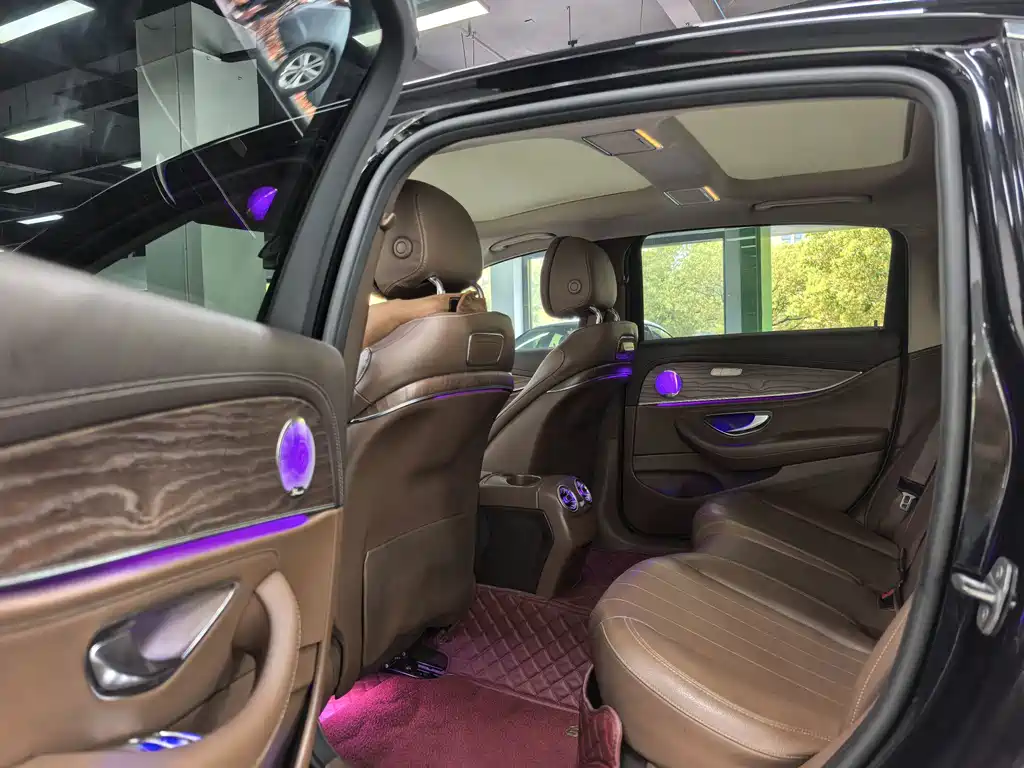 Mercedes-Benz E-Class — миниатюра 9
