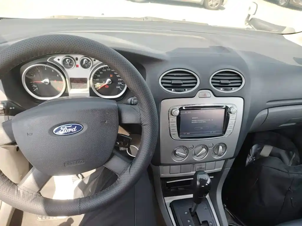 Ford Focus 2013 1.8L AT