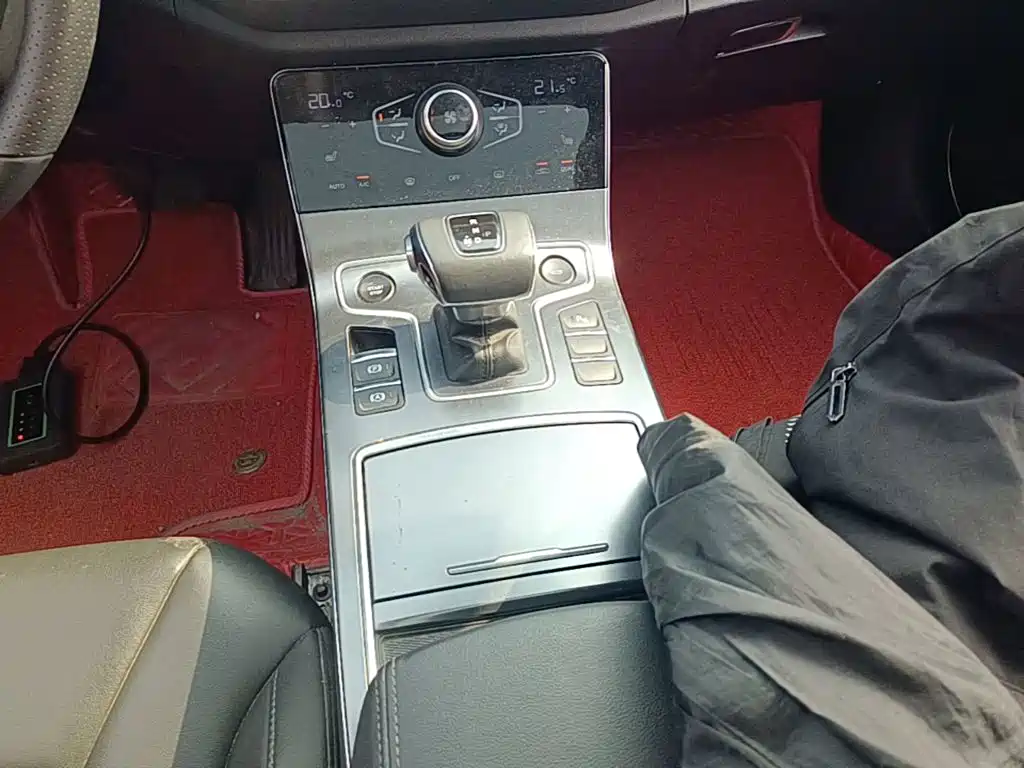 Hongqi Hongqi H5 — миниатюра 14