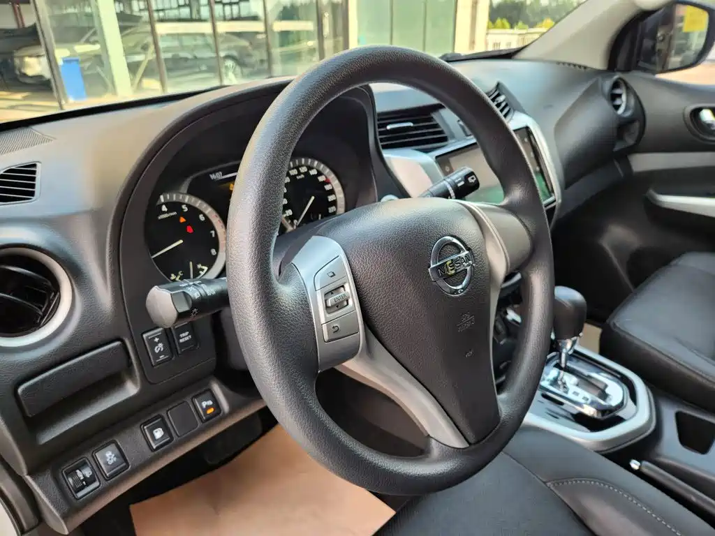 Nissan Terra — миниатюра 6