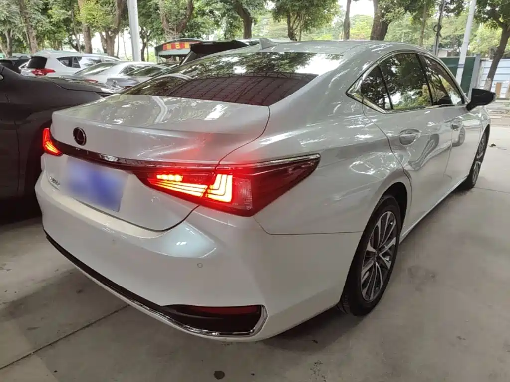 Lexus ES — миниатюра 7