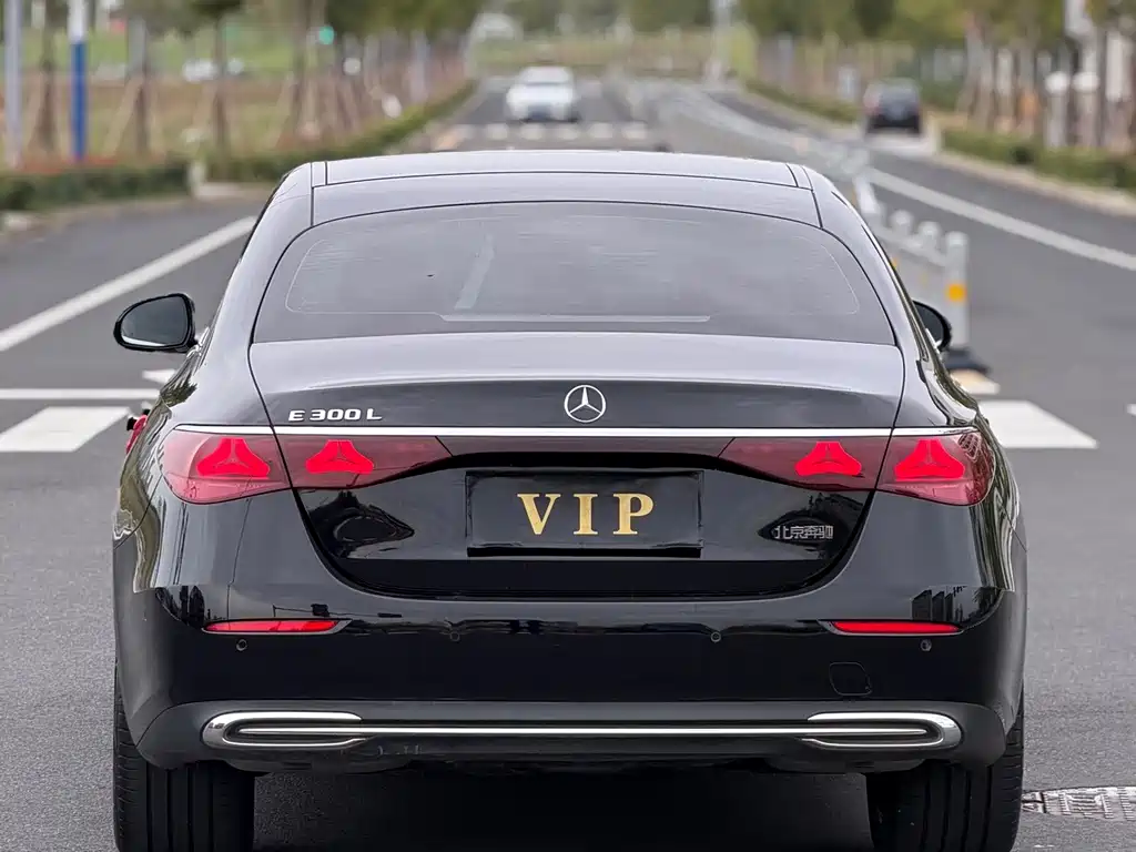 Mercedes-Benz E-Class — миниатюра 9