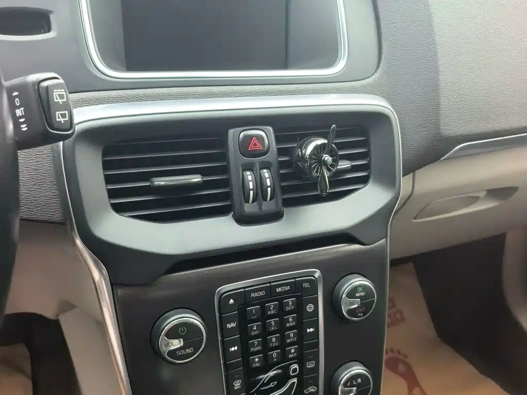 Volvo V40 — миниатюра 8