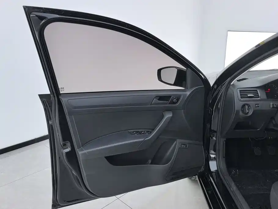 Volkswagen Santana — миниатюра 7