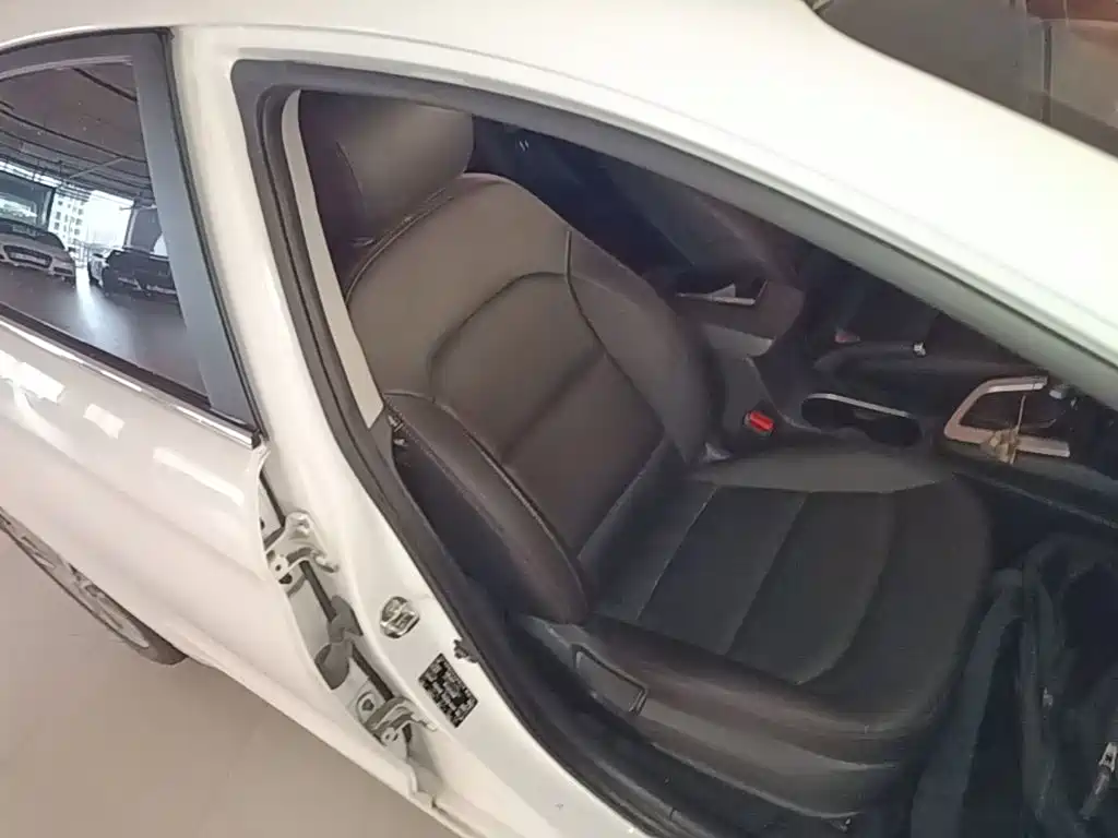Hyundai Elantra — миниатюра 25