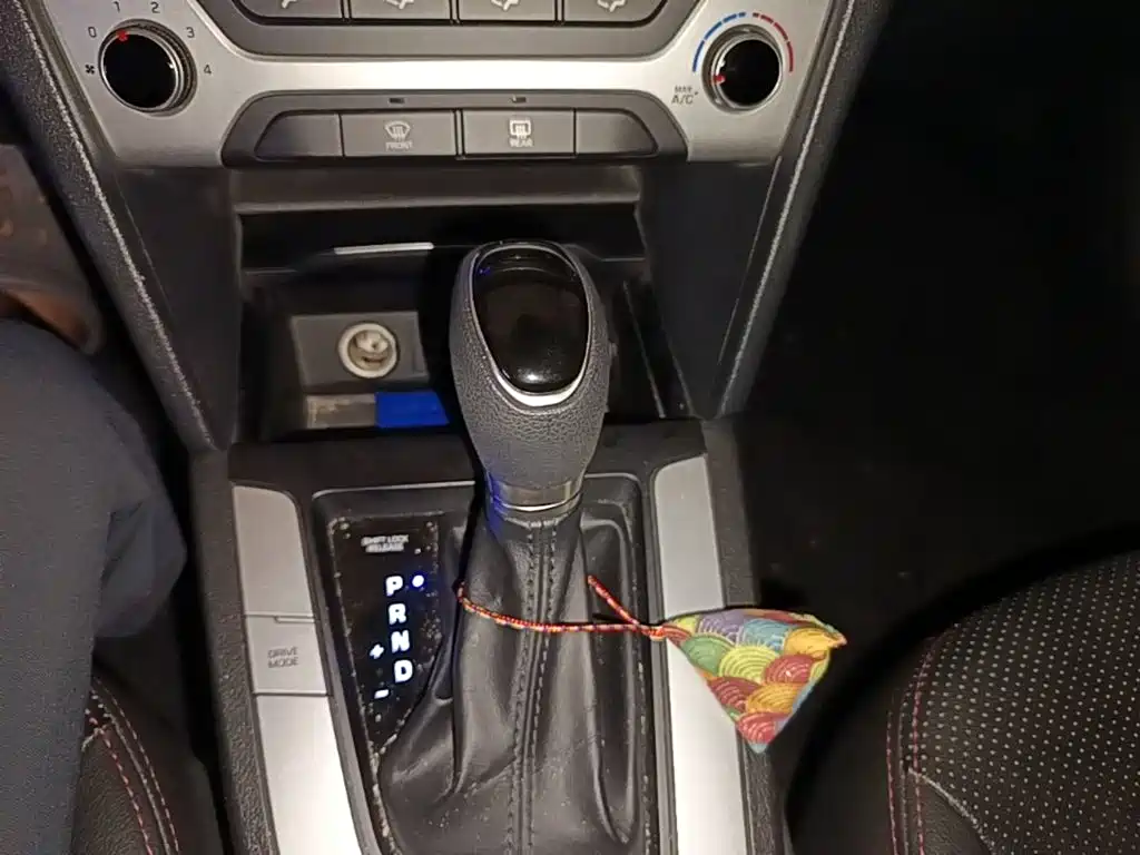Hyundai Elantra — миниатюра 14