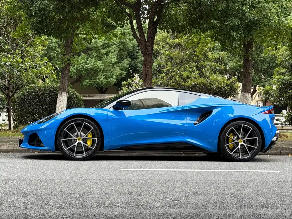 Lotus Emira — миниатюра 19