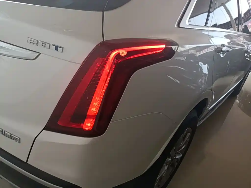 Cadillac XT5 — миниатюра 8