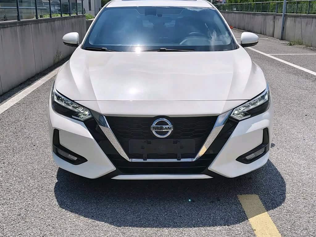Nissan Sylphy 1.6 л 2021 г. Белый, пробег 48000 км
