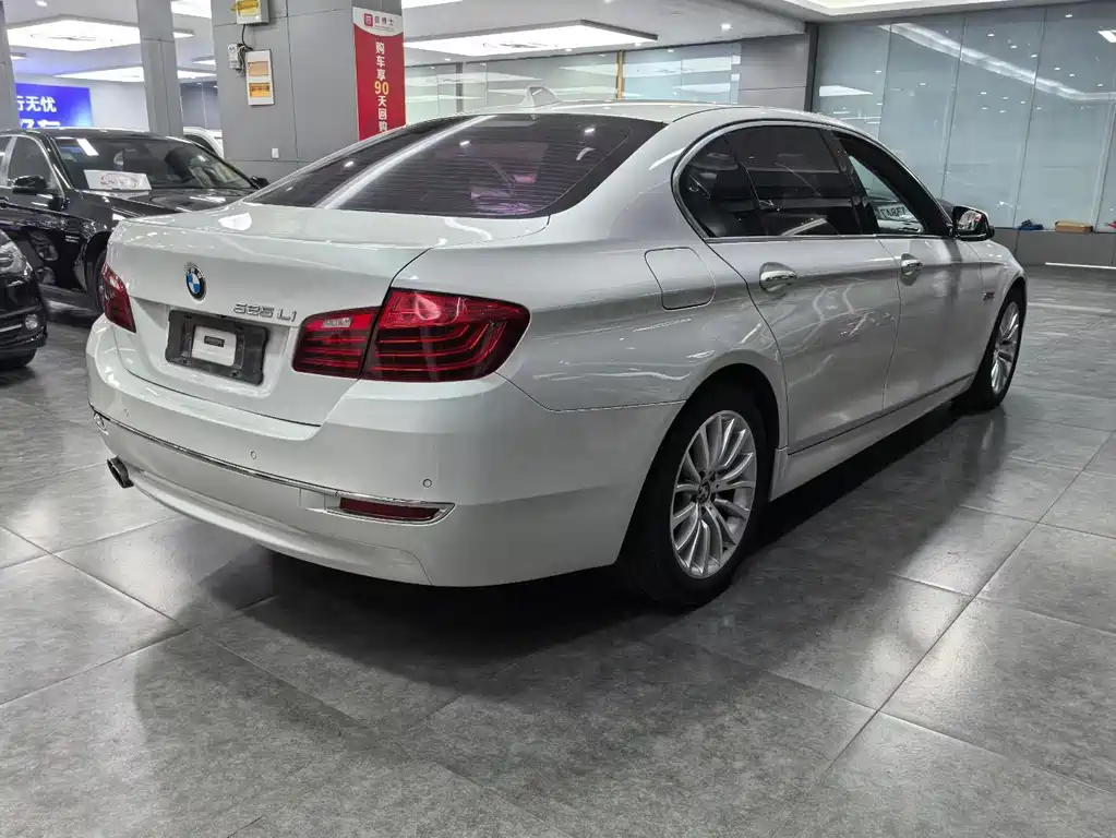 BMW 5 Series — миниатюра 9