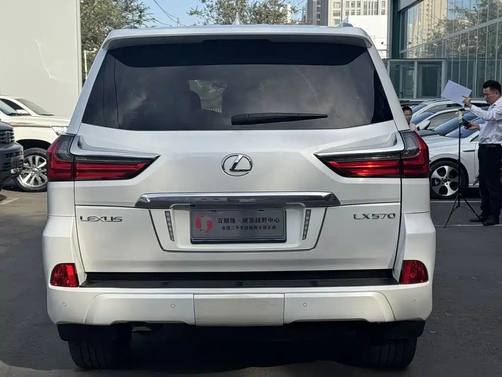 Lexus LX — миниатюра 4