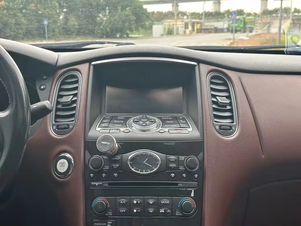 Infiniti QX50 — миниатюра 14