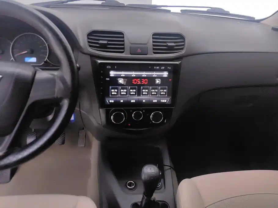 Wuling Hongguang — миниатюра 13