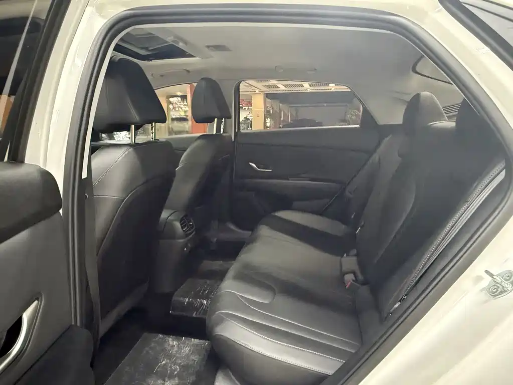 Hyundai Elantra — миниатюра 6