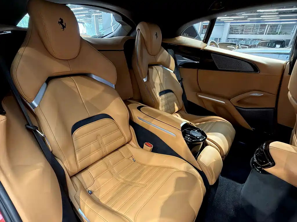 Ferrari Purosangue 2023 6.5L V12