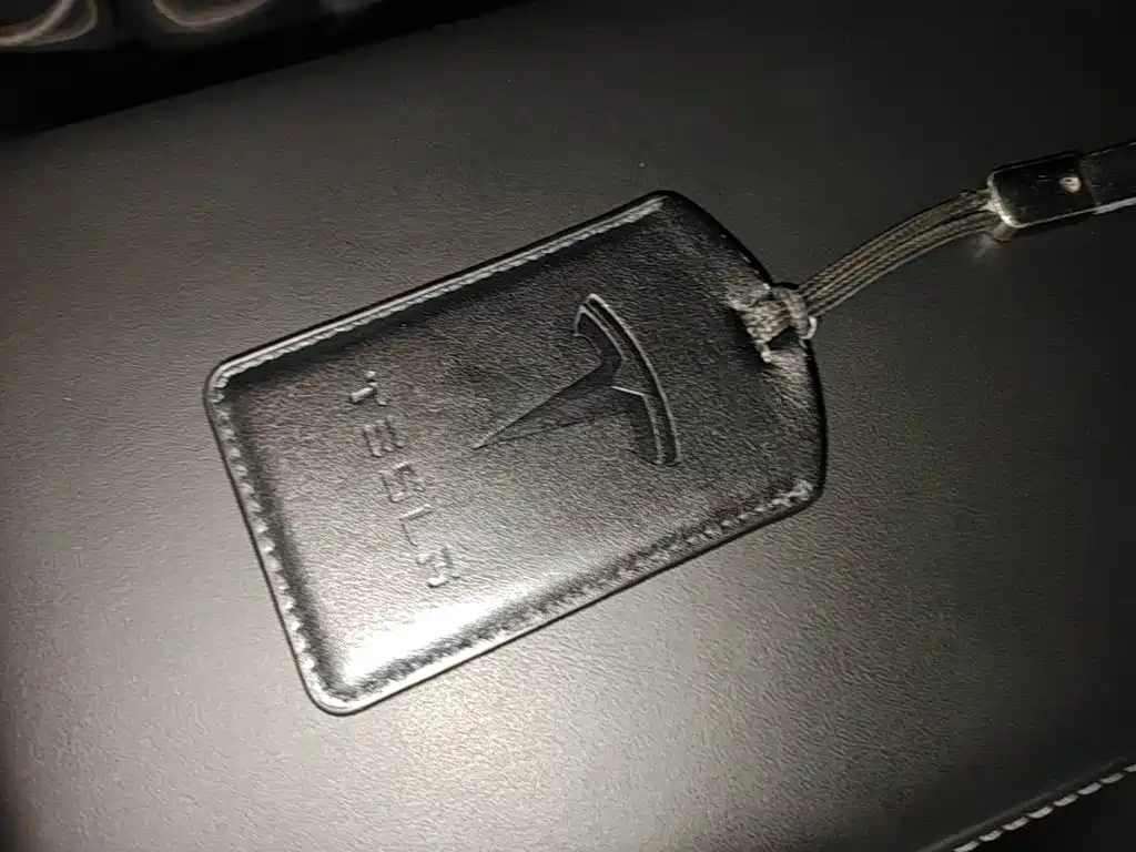 Tesla Model Y — миниатюра 9